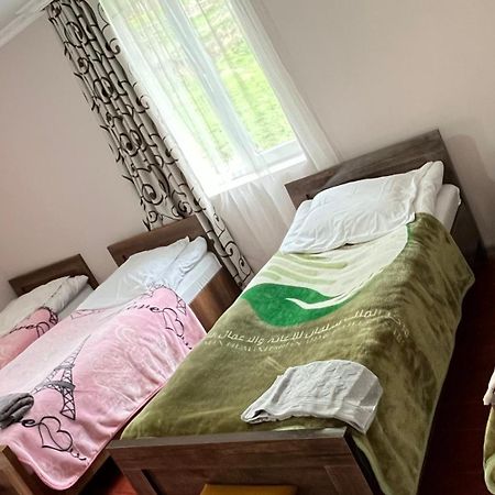 Ciuri'S Guesthouse Zhabeshi Buitenkant foto