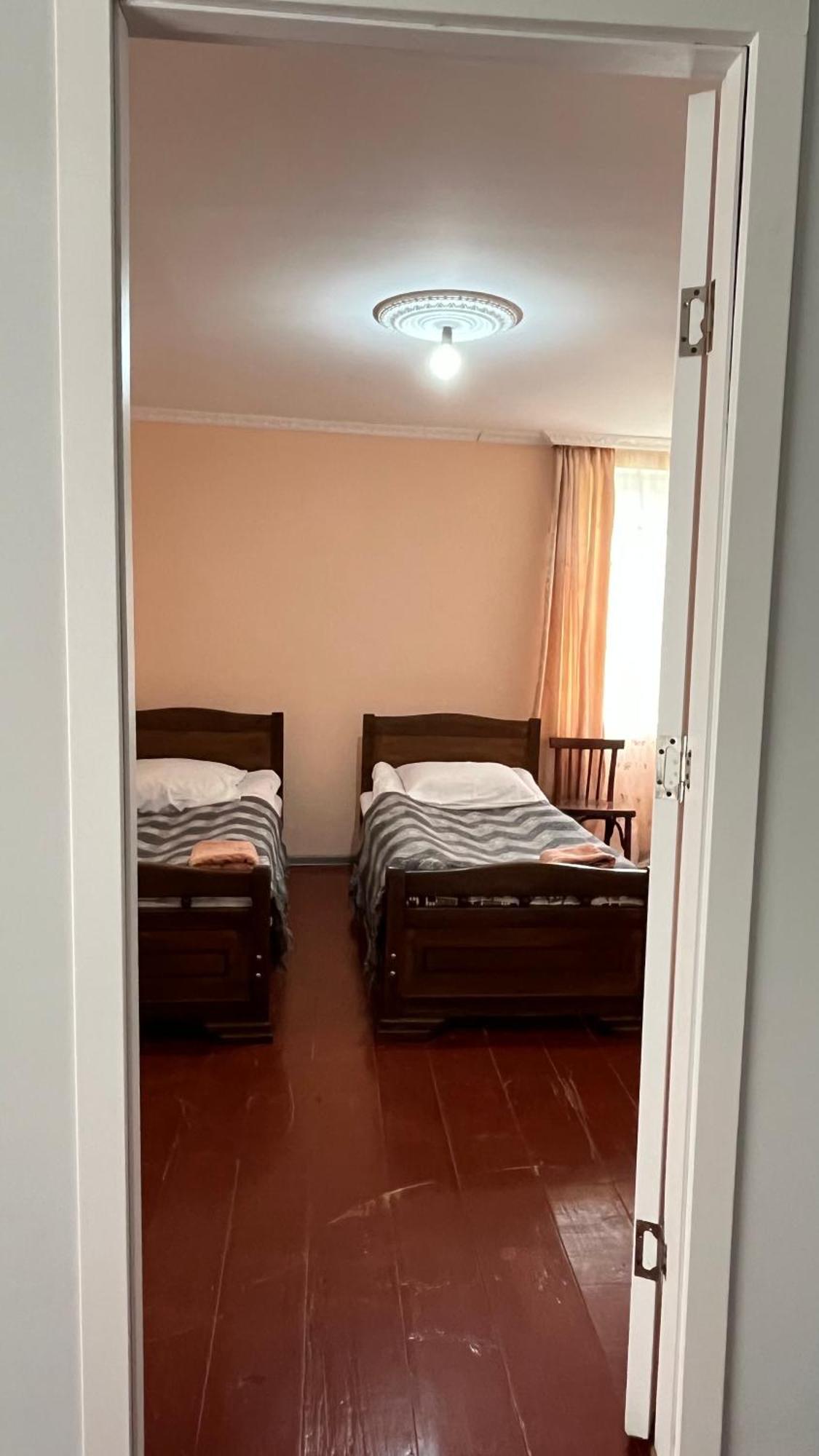 Ciuri'S Guesthouse Zhabeshi Buitenkant foto
