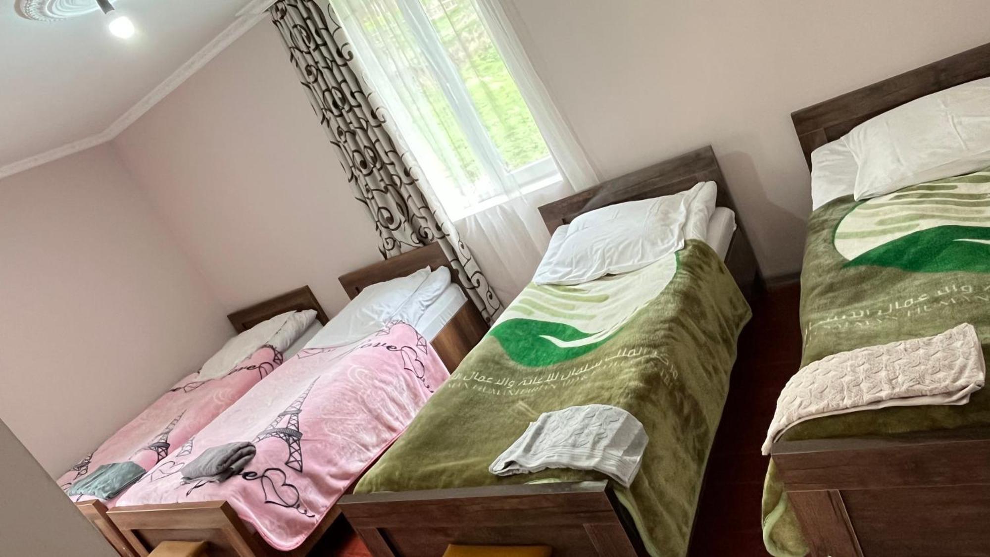 Ciuri'S Guesthouse Zhabeshi Buitenkant foto