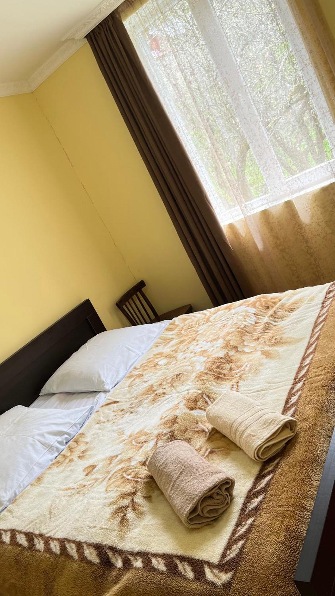 Ciuri'S Guesthouse Zhabeshi Buitenkant foto