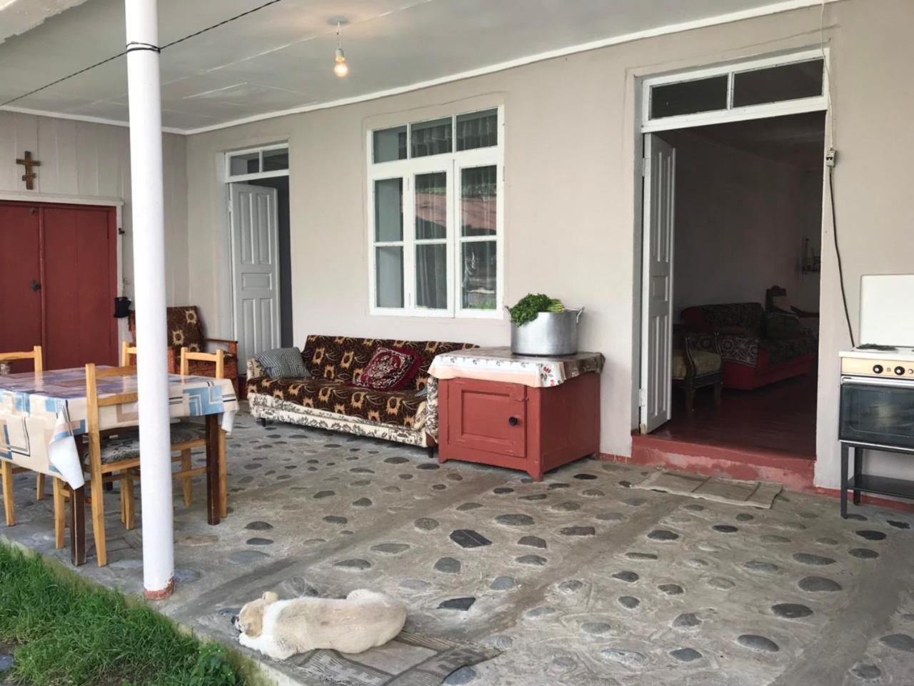 Ciuri'S Guesthouse Zhabeshi Buitenkant foto