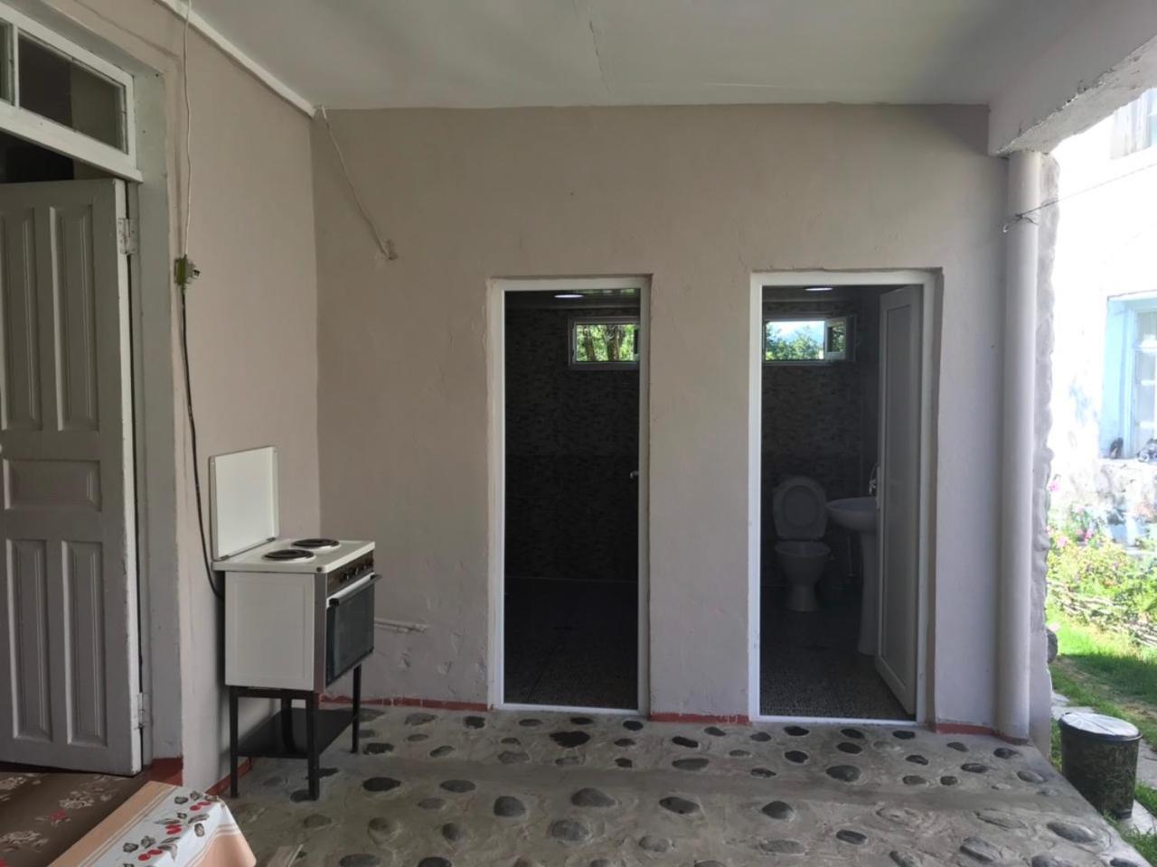 Ciuri'S Guesthouse Zhabeshi Buitenkant foto
