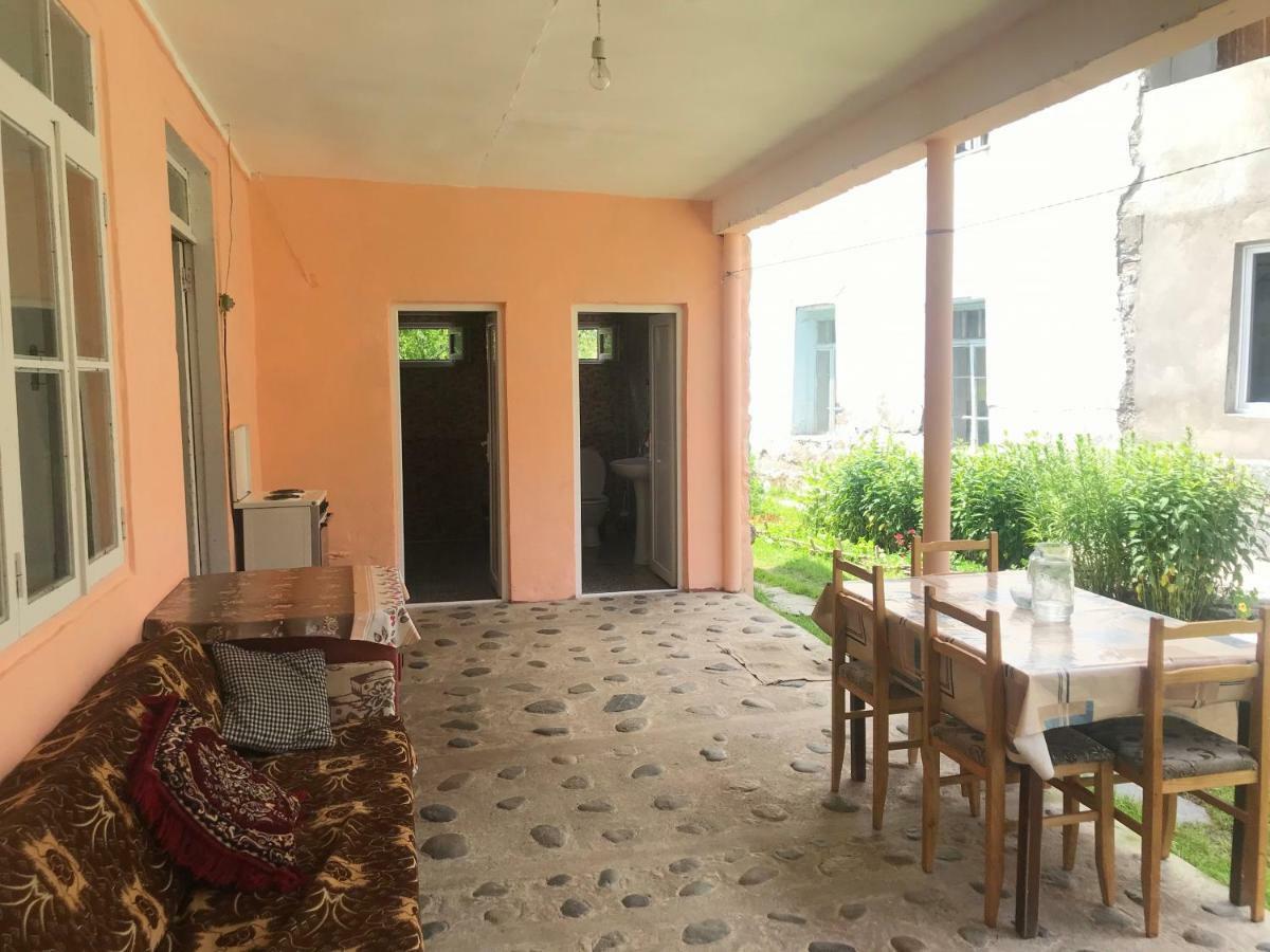 Ciuri'S Guesthouse Zhabeshi Buitenkant foto