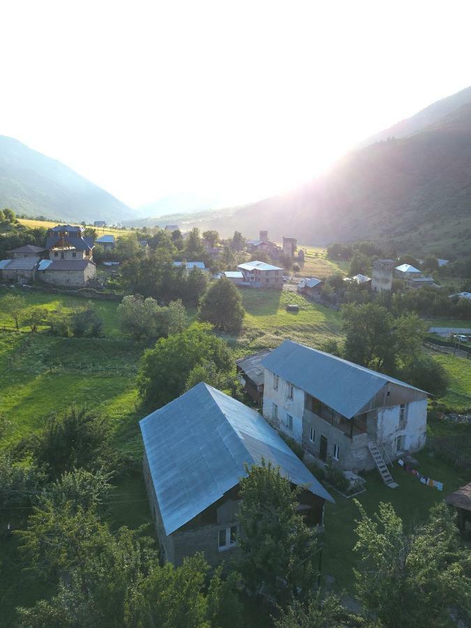 Ciuri'S Guesthouse Zhabeshi Buitenkant foto