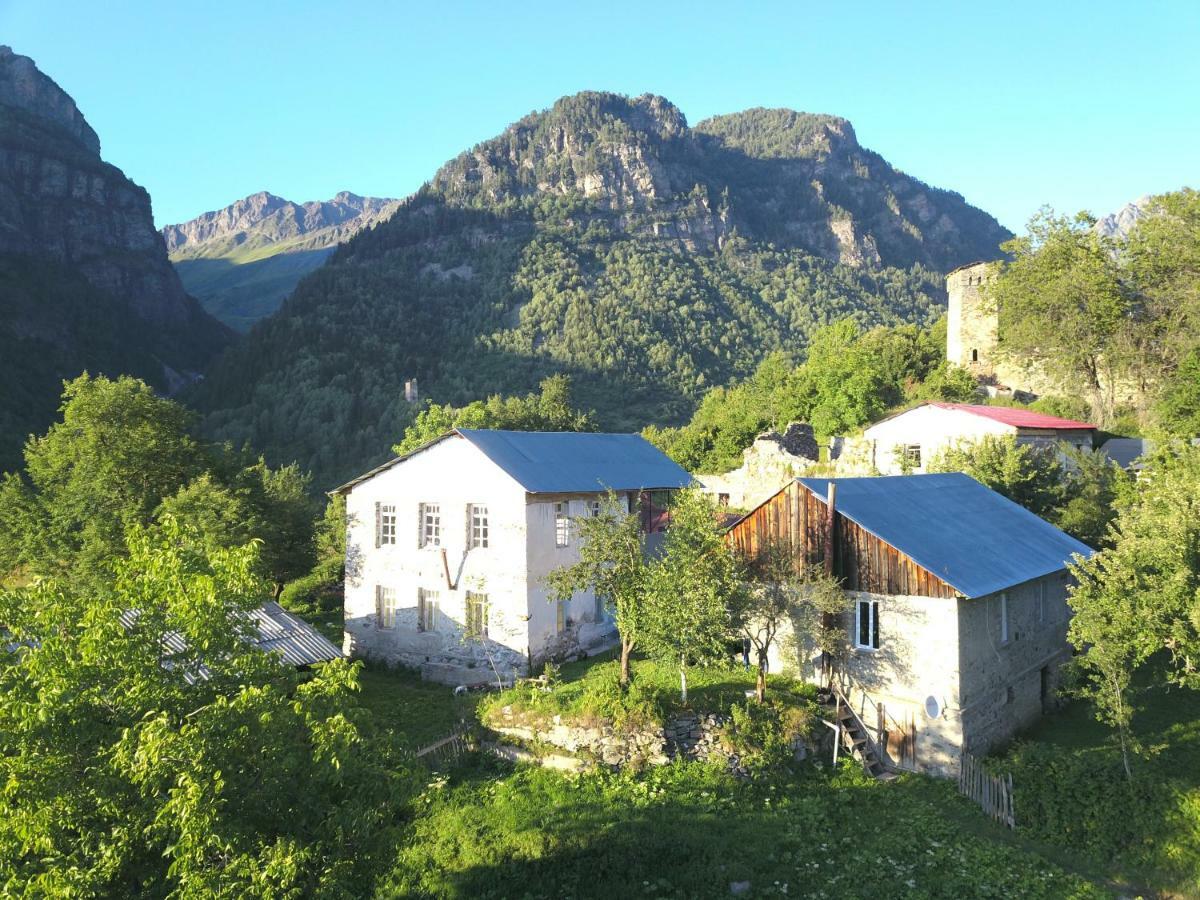 Ciuri'S Guesthouse Zhabeshi Buitenkant foto